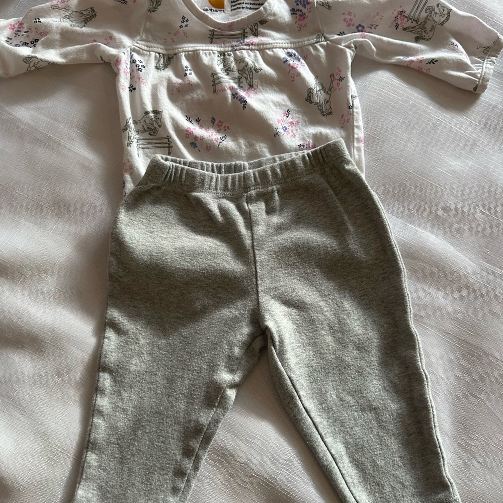 💕🥰💕 BUNDLE CARTERS CAT & JACK & CARHARTT BABY GIRL SETS 6 MONTH - Picture 4 of 8